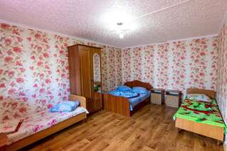 Гостевой дом Юкка Судак Семейный номер с общей ванной комнатой-5